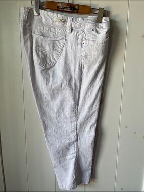 Roaman's White Capri Pants with Front Pockets